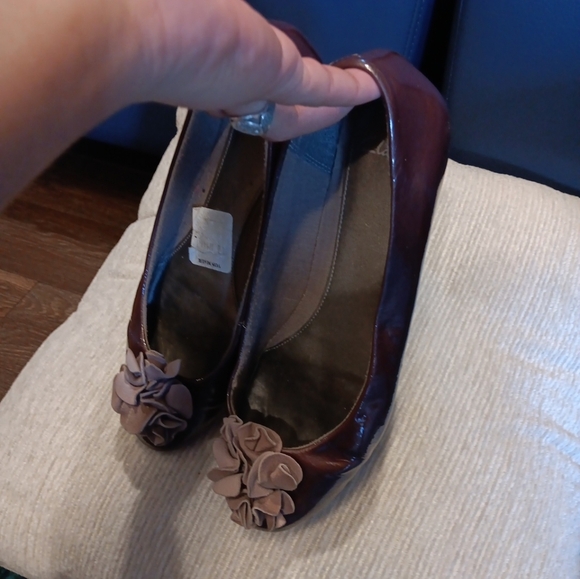 Clarks Women's Brown Flats with Floral Detail Size 9.5 Leather - Picture 6 of 6